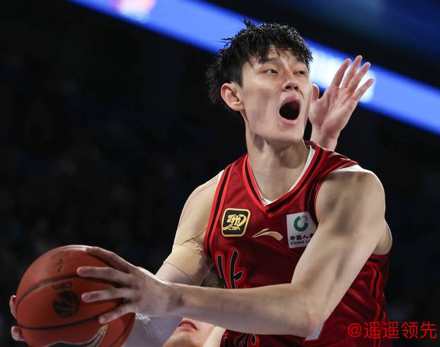 周琦14+16广东轻取首钢夺9连胜 曾凡博11+7