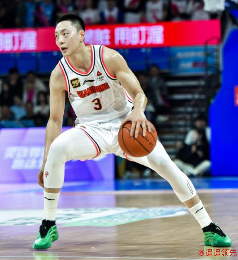 周琦21+8胡明轩20分广东大胜山东 高诗岩15分