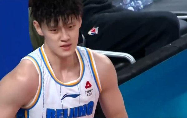 尊龙凯时官网 琼斯21+19曾凡博17分 新疆逆转险胜北京3连胜